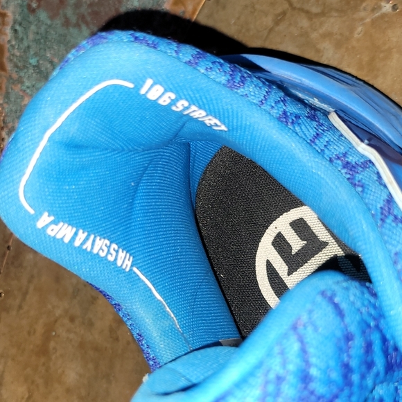 Adidas. James Harden Volume 4. Hoop shoe. Glow-blue. Worn twice.  Size 17 - Picture 10 of 12